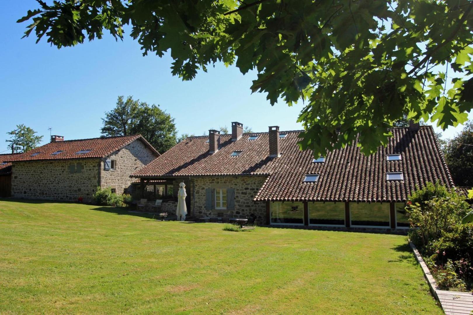 La Grande Foret Bed and Breakfast Saint-Jouvent Eksteriør billede